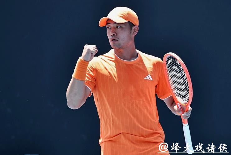 激战三小时拿下澳网正赛首胜，“急先锋”吴易昺开始学会“熬”